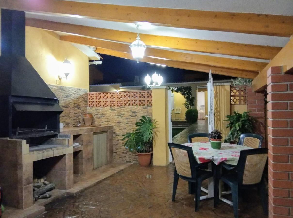 Chalet Vacacional Con Piscina Privada Y Barbacoa Tarragona Exterior photo